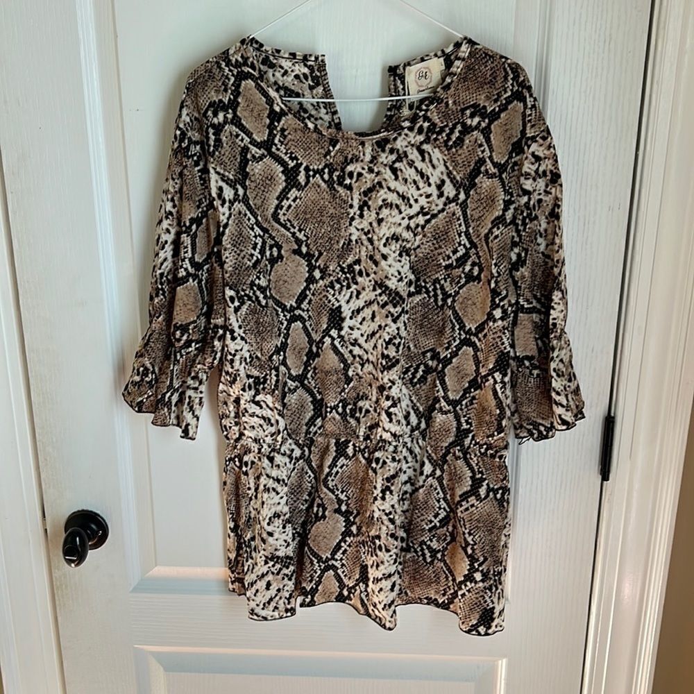 Grace & Emma snakeskin blouse